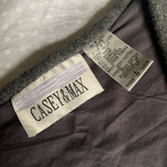 Case and Max wool blend vest with aplique and detailed buttons, size L - Picture 3 of 3